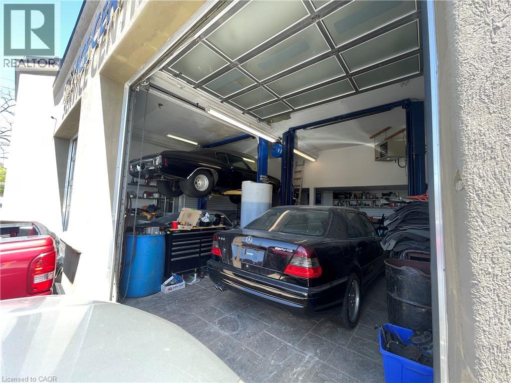 Photo 2 of 54 Ormond Street S, Thorold ON