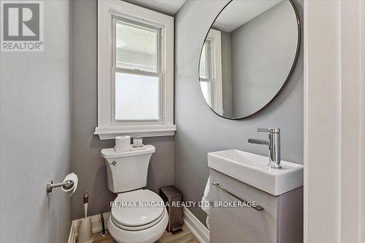 Photo 14 of 18 Rosemount Avenue, Port Colborne ON