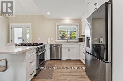 Photo 12 of 18 Rosemount Avenue, Port Colborne ON