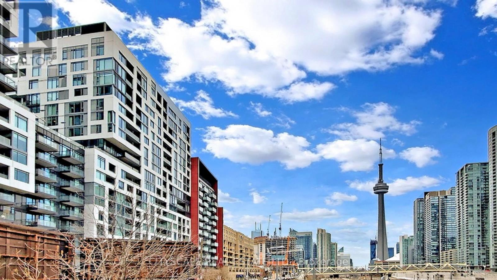 Photo 8 of 703 W 27 Bathurst Street, Toronto ON