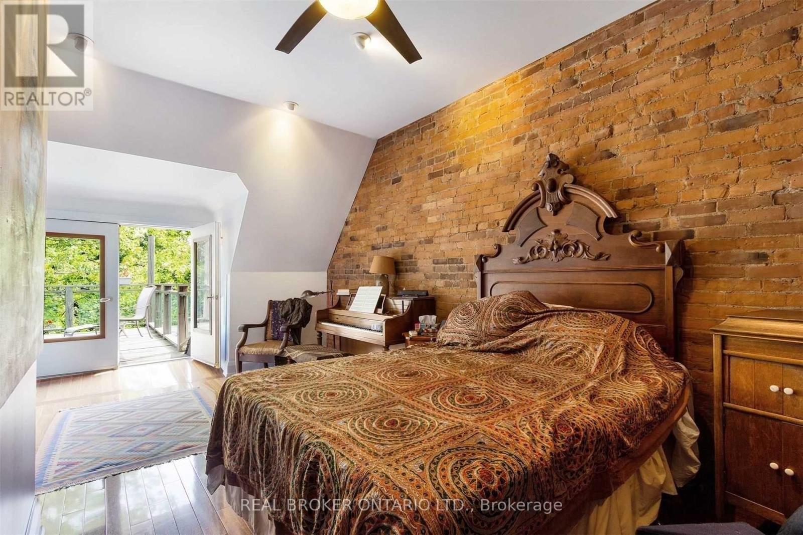 Photo 13 of 499 Palmerston Boulevard, Toronto ON