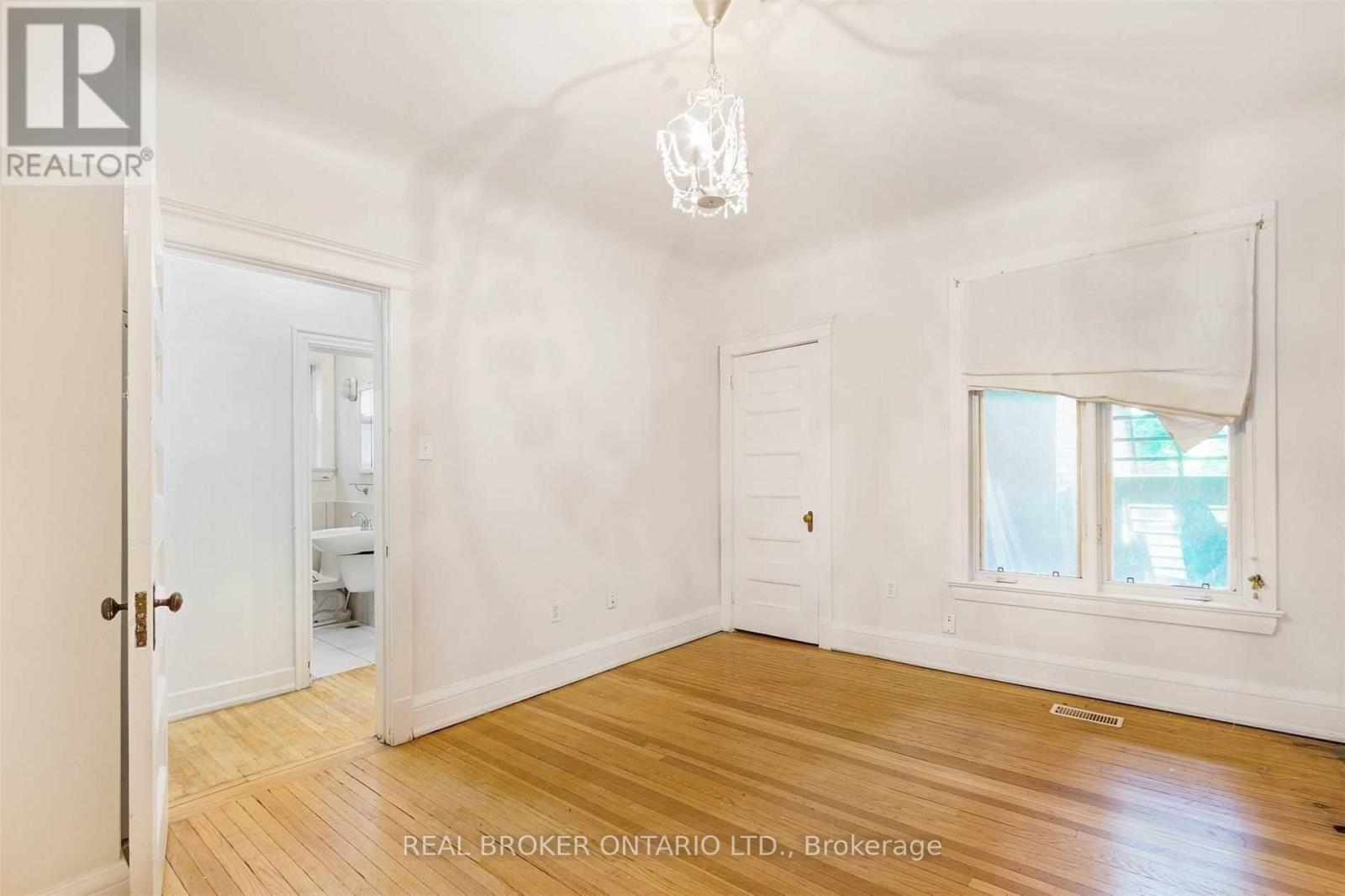 Photo 6 of 499 Palmerston Boulevard, Toronto ON