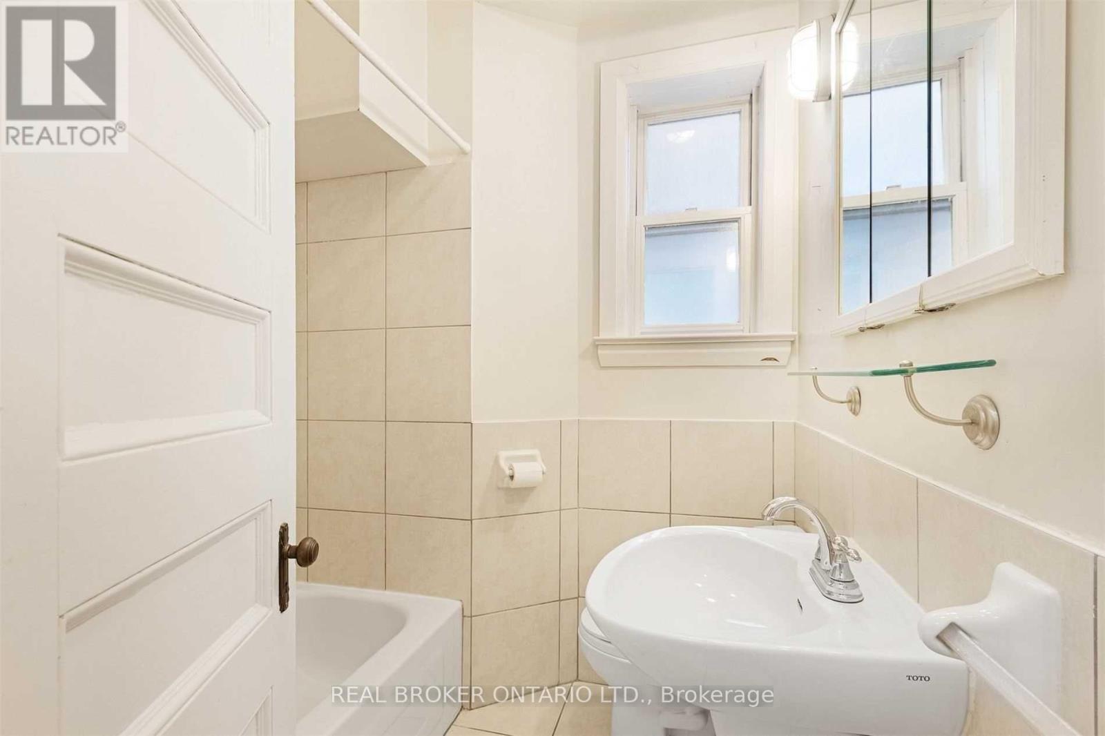 Photo 21 of 499 Palmerston Boulevard, Toronto ON