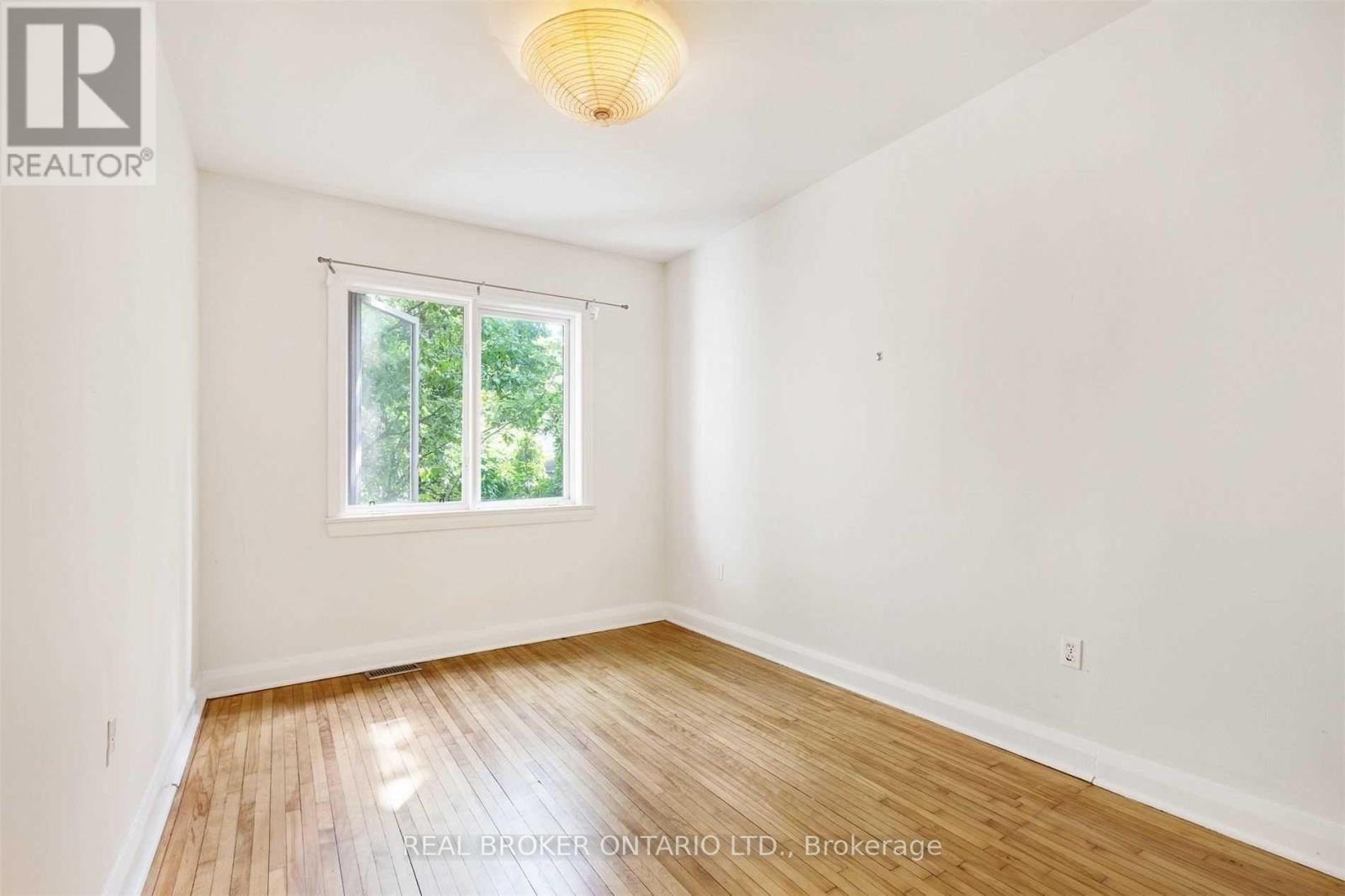 Photo 25 of 499 Palmerston Boulevard, Toronto ON