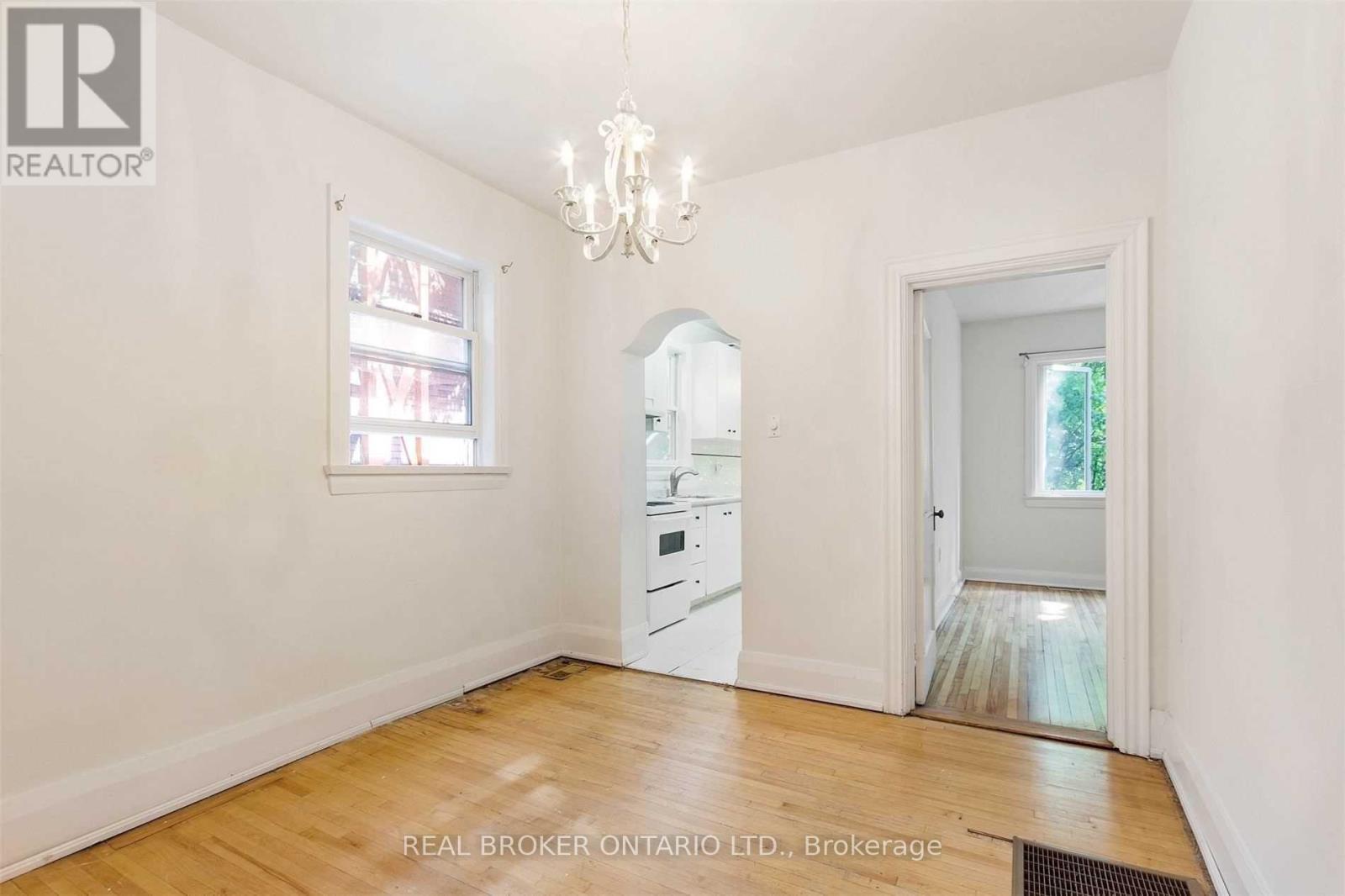 Photo 10 of 499 Palmerston Boulevard, Toronto ON
