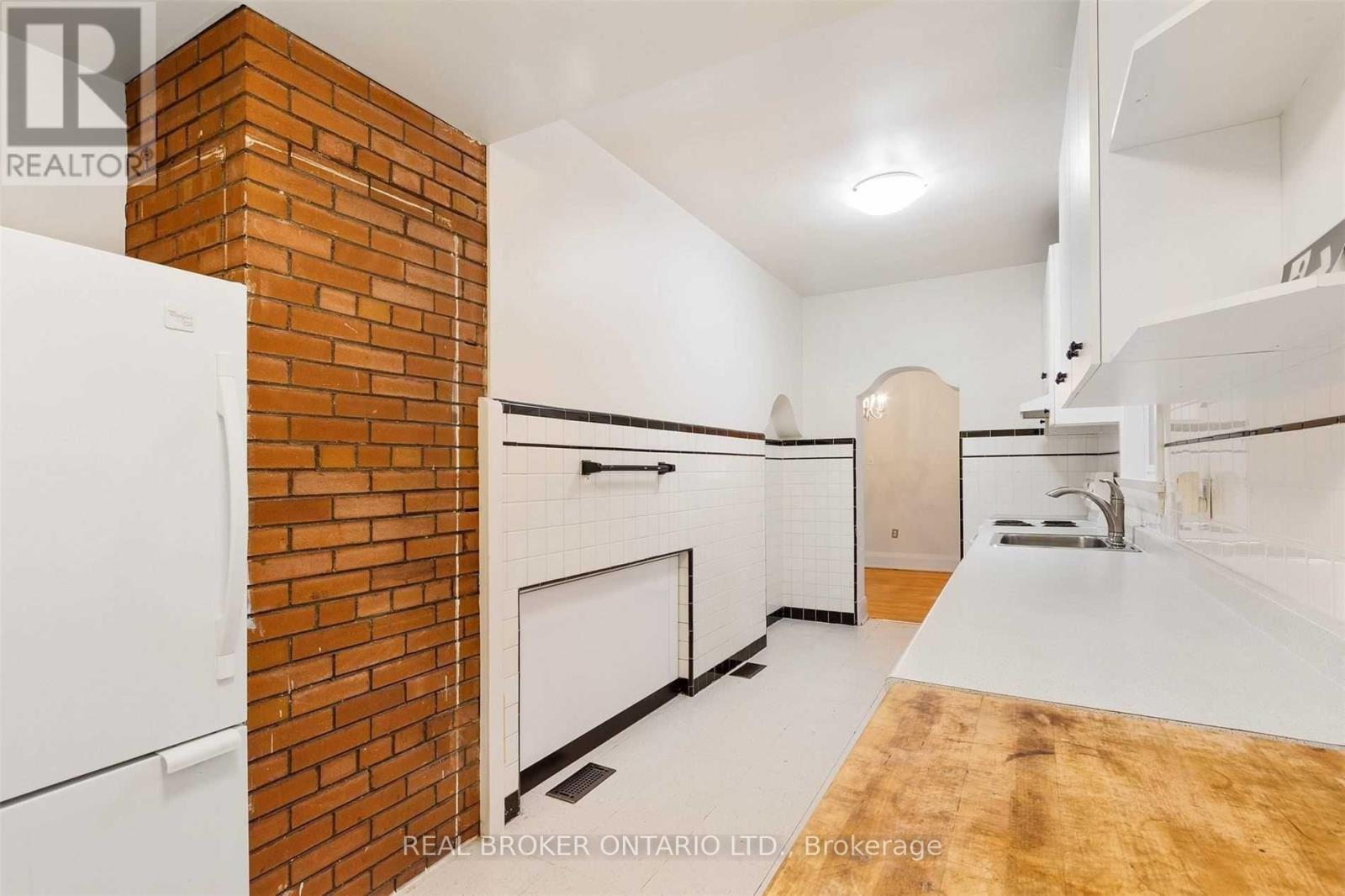 Photo 33 of 499 Palmerston Boulevard, Toronto ON