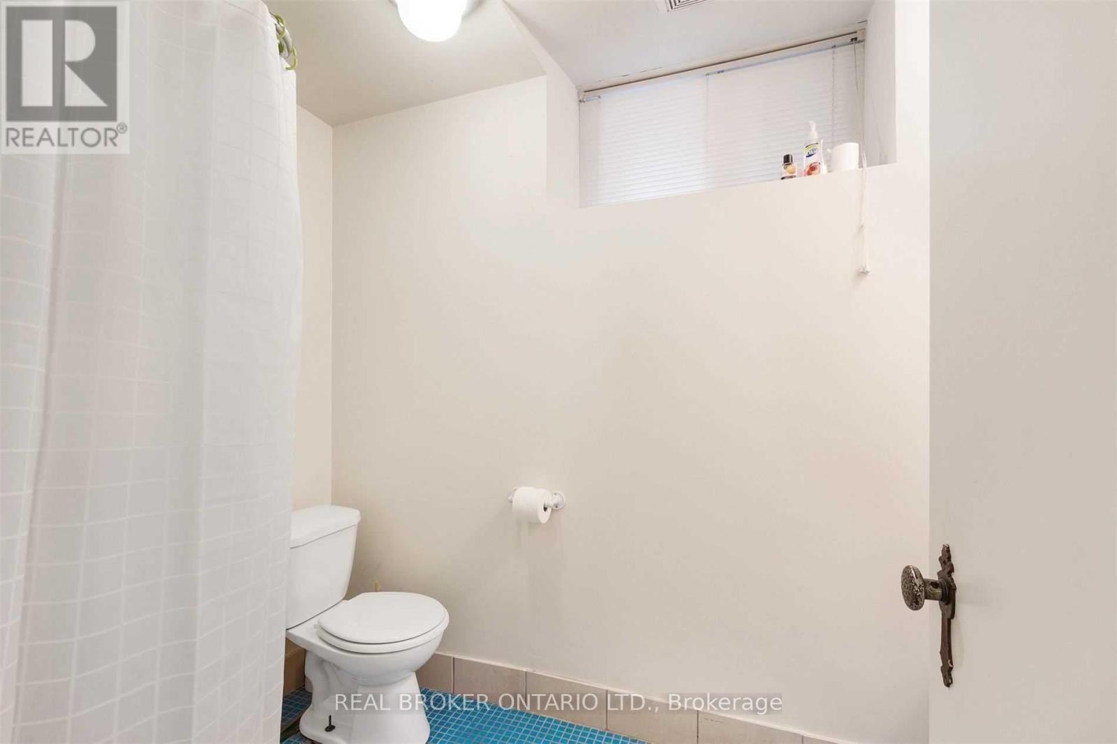 Photo 28 of 499 Palmerston Boulevard, Toronto ON
