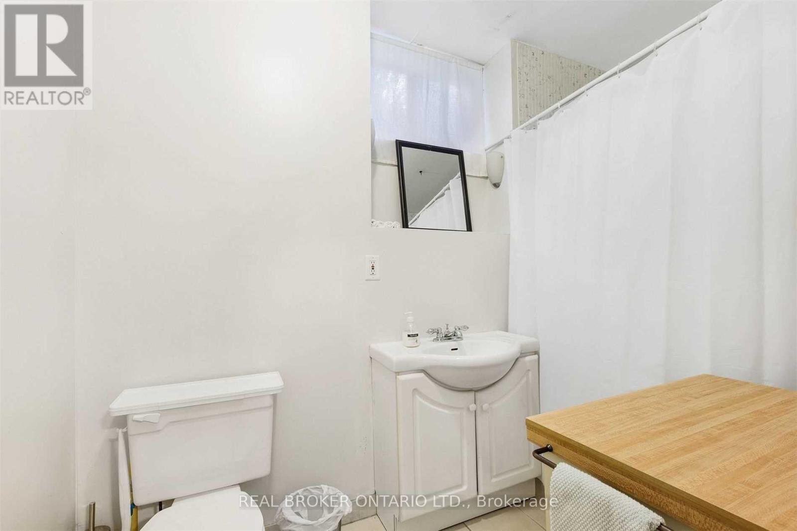 Photo 27 of 499 Palmerston Boulevard, Toronto ON