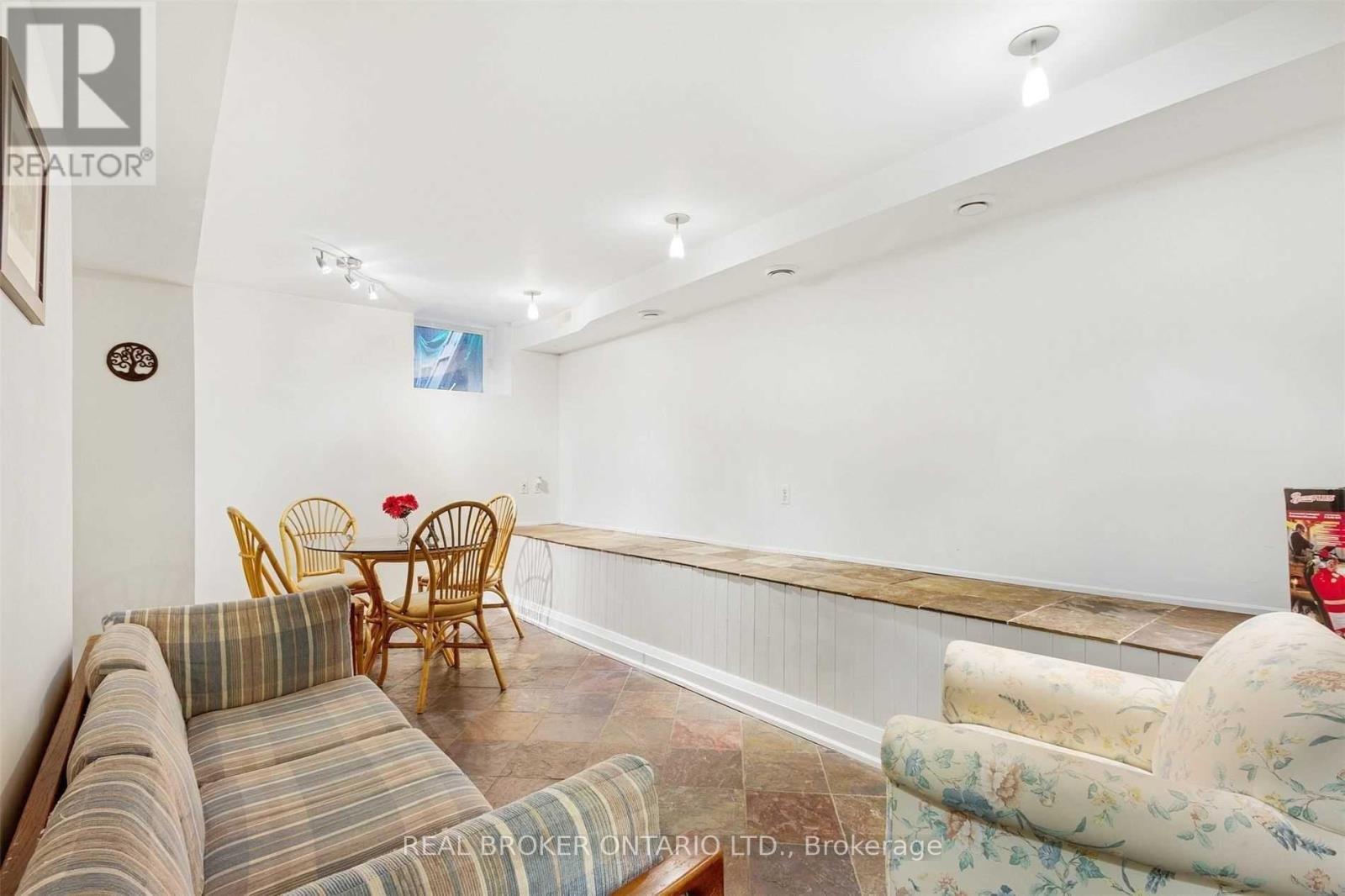 Photo 3 of 499 Palmerston Boulevard, Toronto ON