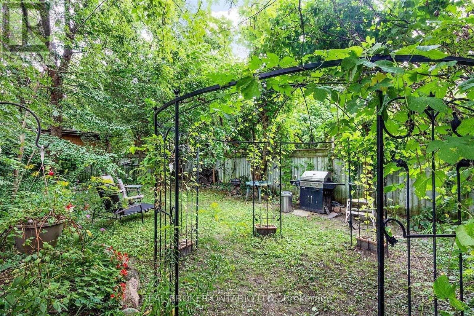 Photo 2 of 499 Palmerston Boulevard, Toronto ON