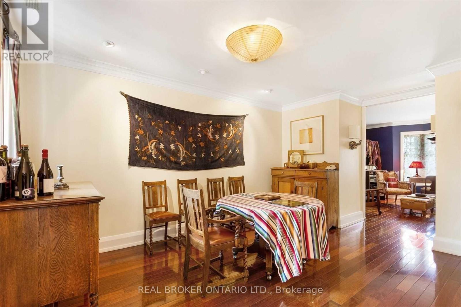 Photo 12 of 499 Palmerston Boulevard, Toronto ON