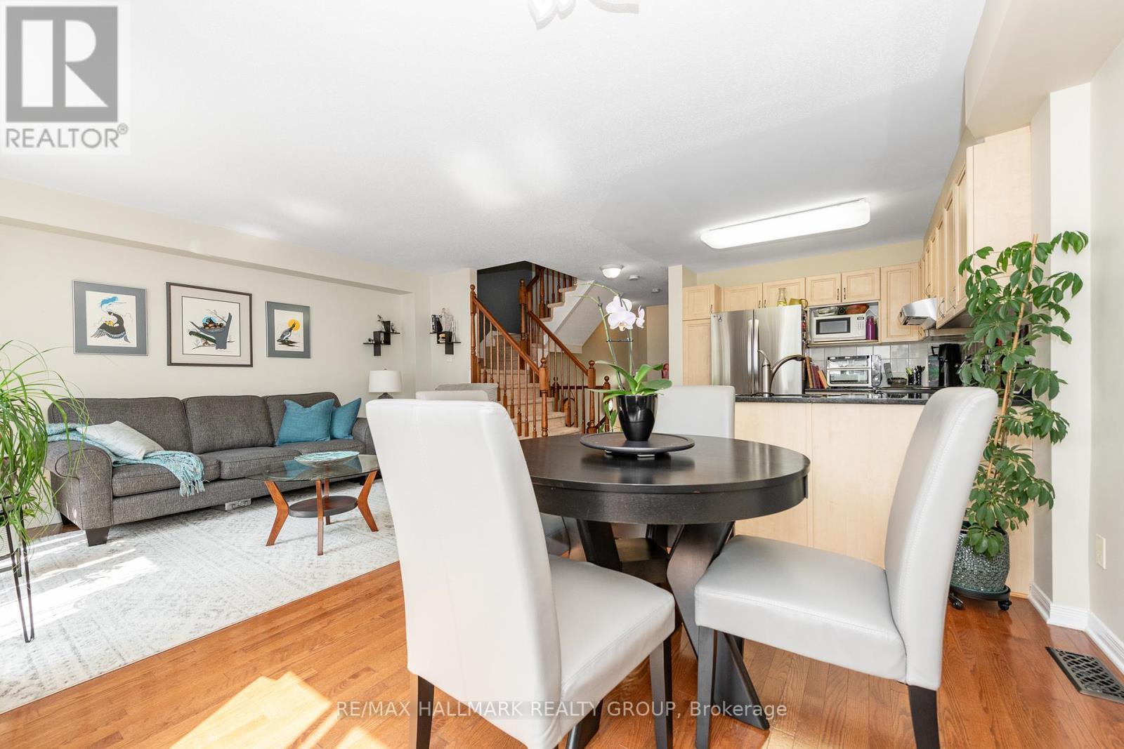 Photo 5 of 261 Parkrose Private, Ottawa ON