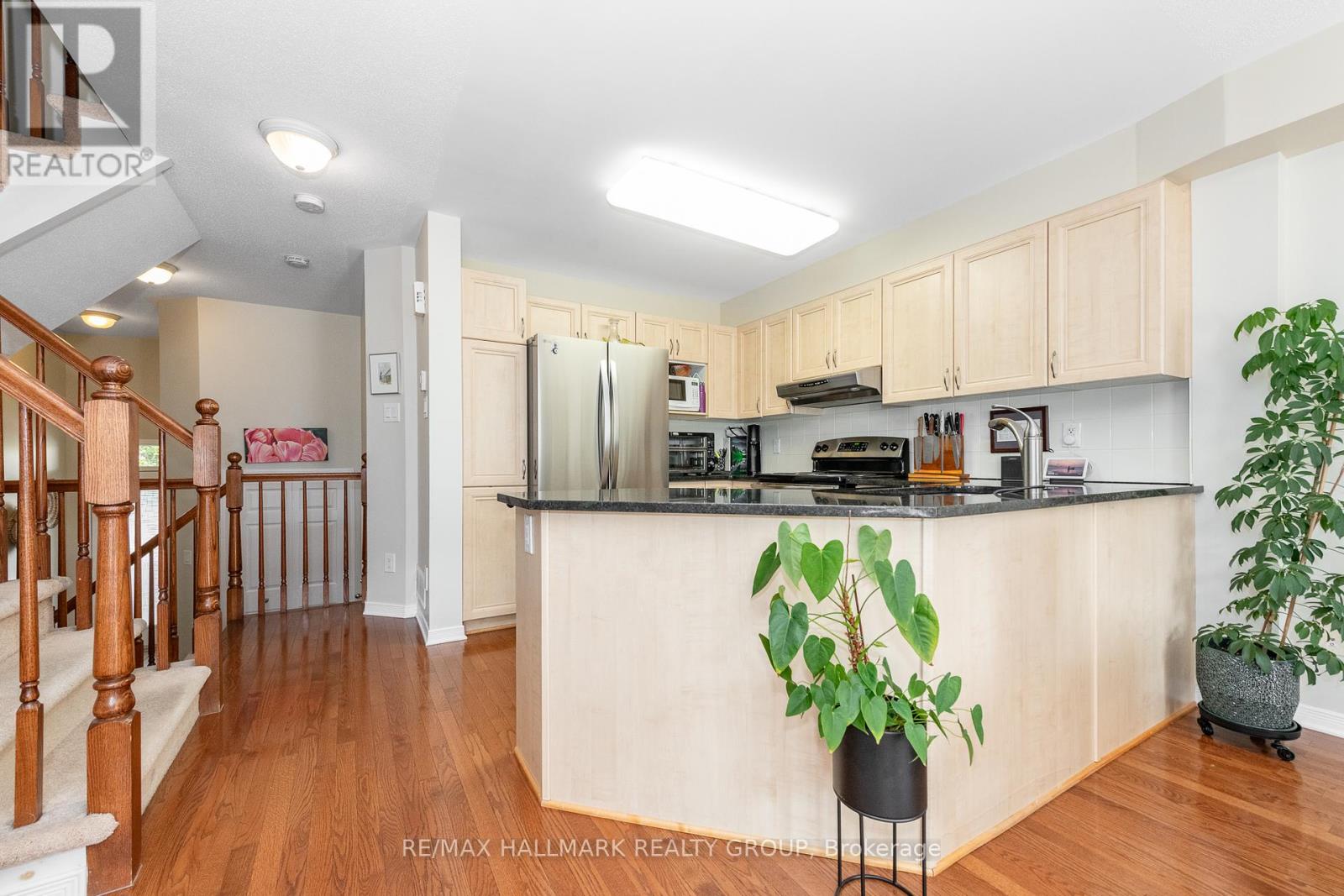 Photo 32 of 261 Parkrose Private, Ottawa ON