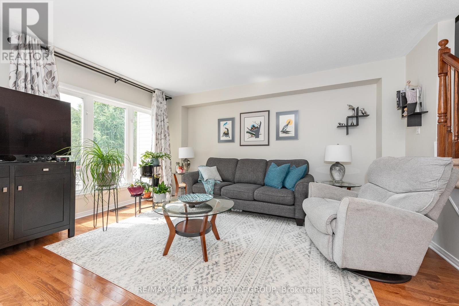 Photo 3 of 261 Parkrose Private, Ottawa ON