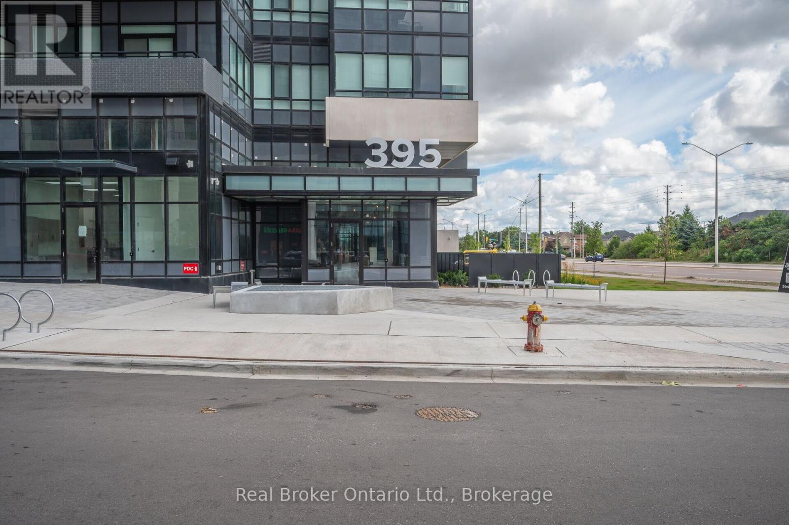 Photo 4 of 718 395 Dundas Street, Oakville ON