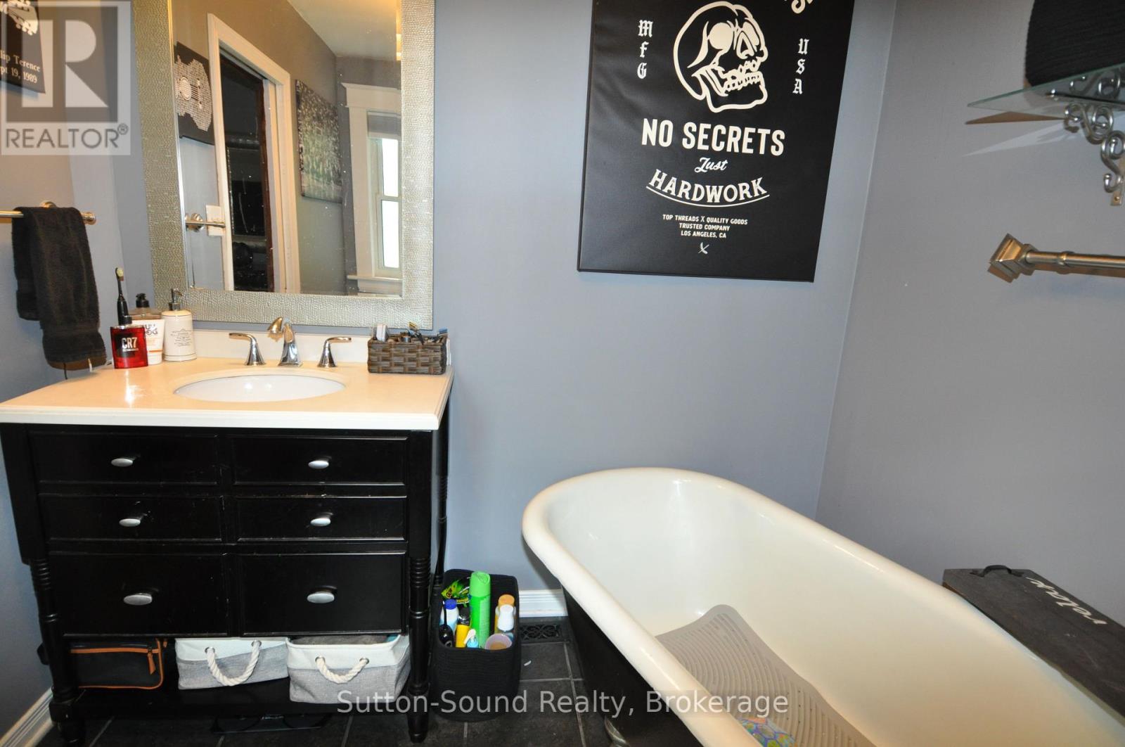Photo 32 of 534 17th Street W, Owen Sound ON