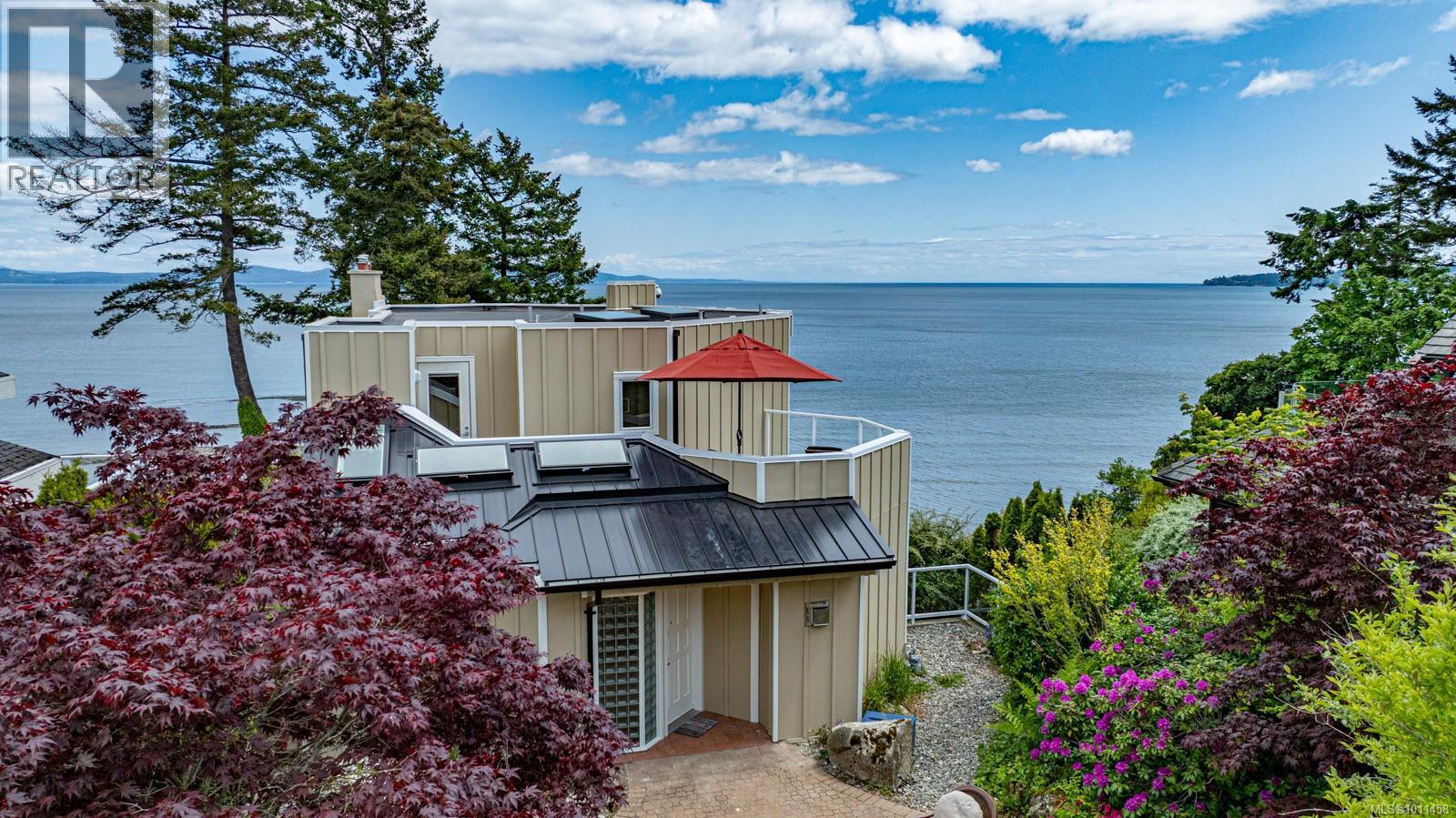 Photo 1 of 5267 Parker Ave, Saanich BC