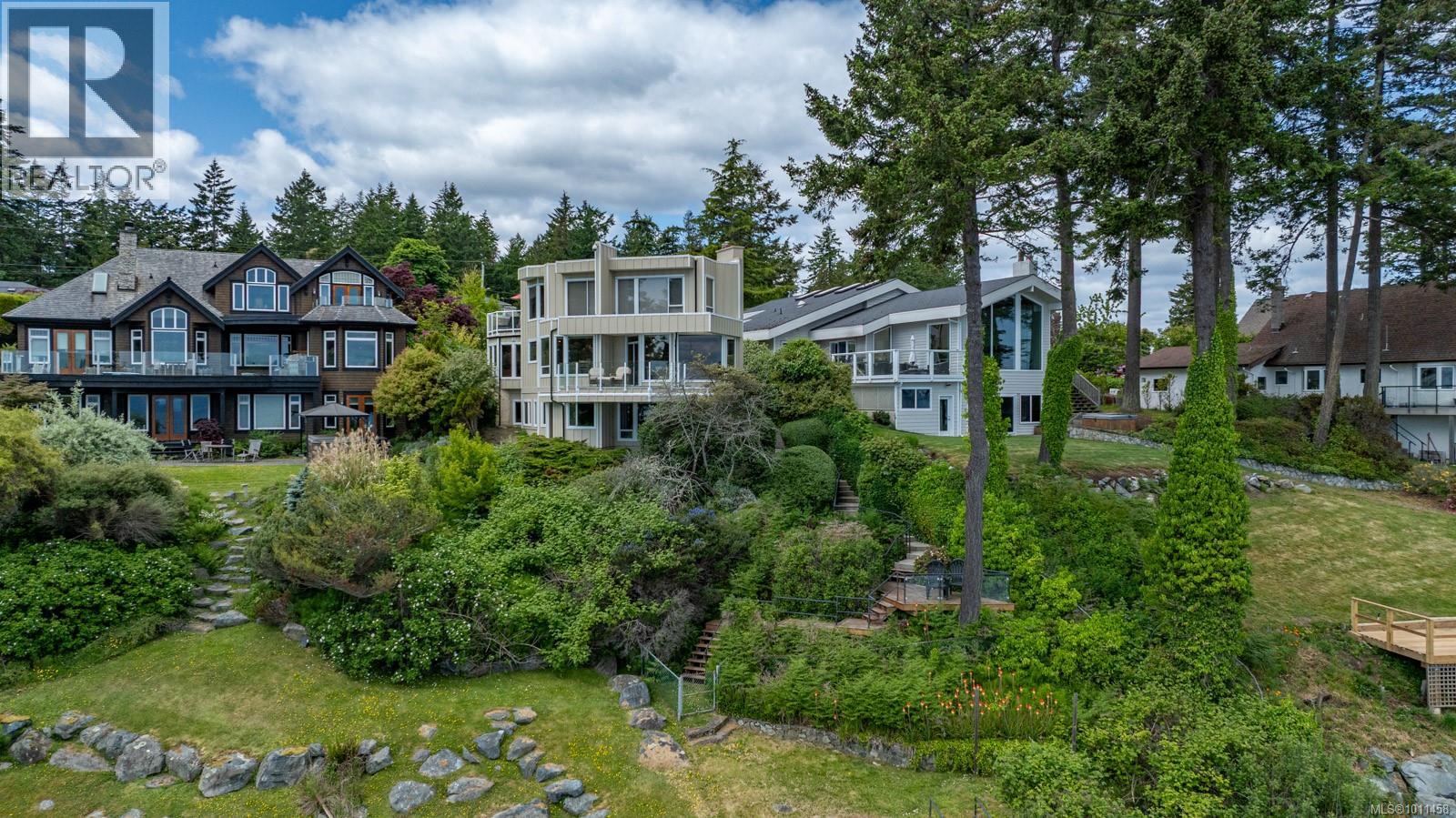 Photo 10 of 5267 Parker Ave, Saanich BC
