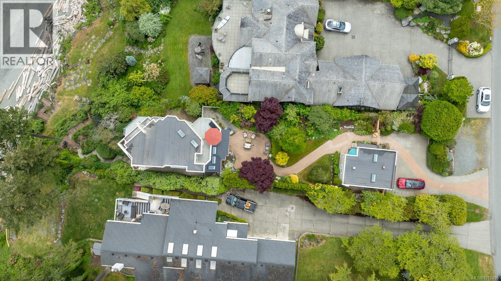 Photo 12 of 5267 Parker Ave, Saanich BC