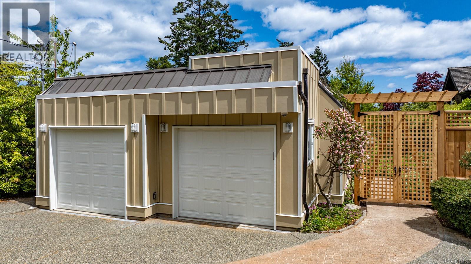Photo 19 of 5267 Parker Ave, Saanich BC