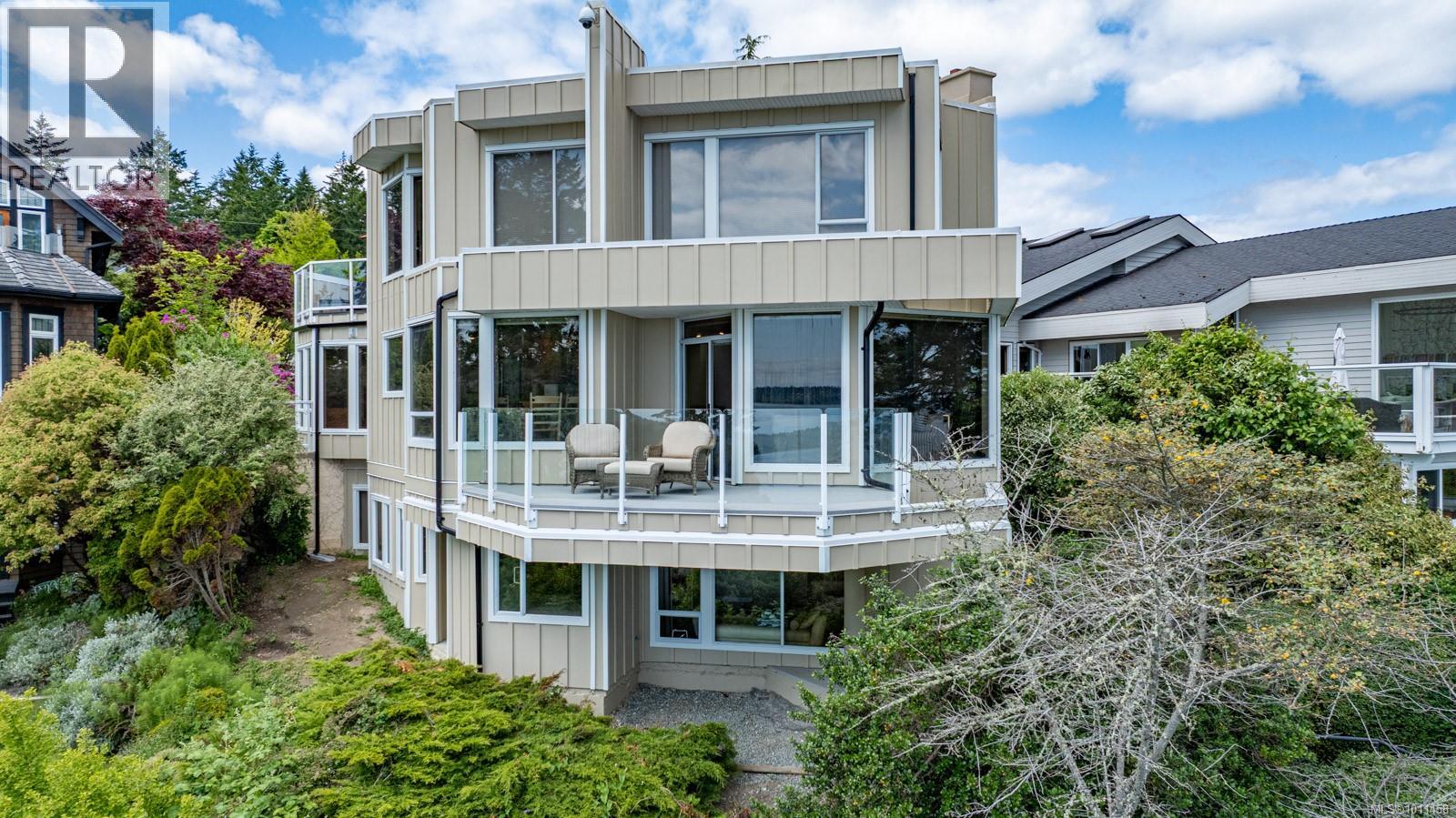 Photo 8 of 5267 Parker Ave, Saanich BC