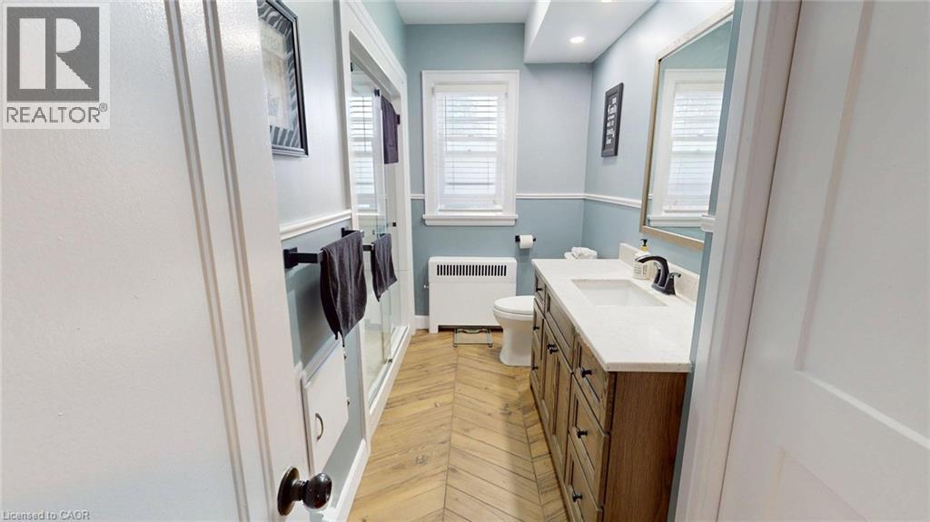 Photo 11 of 134 Queensway Drive, Brantford ON