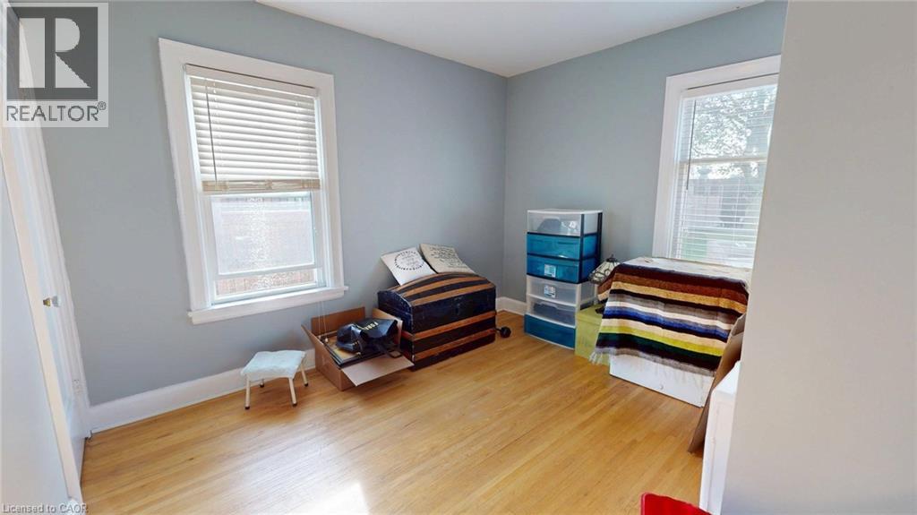 Photo 15 of 134 Queensway Drive, Brantford ON