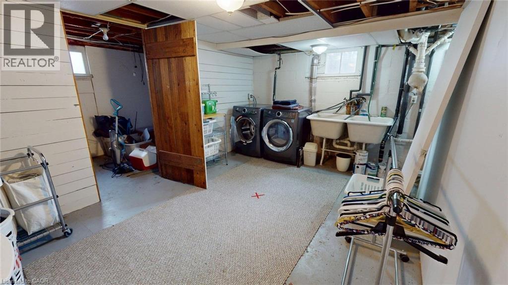 Photo 16 of 134 Queensway Drive, Brantford ON