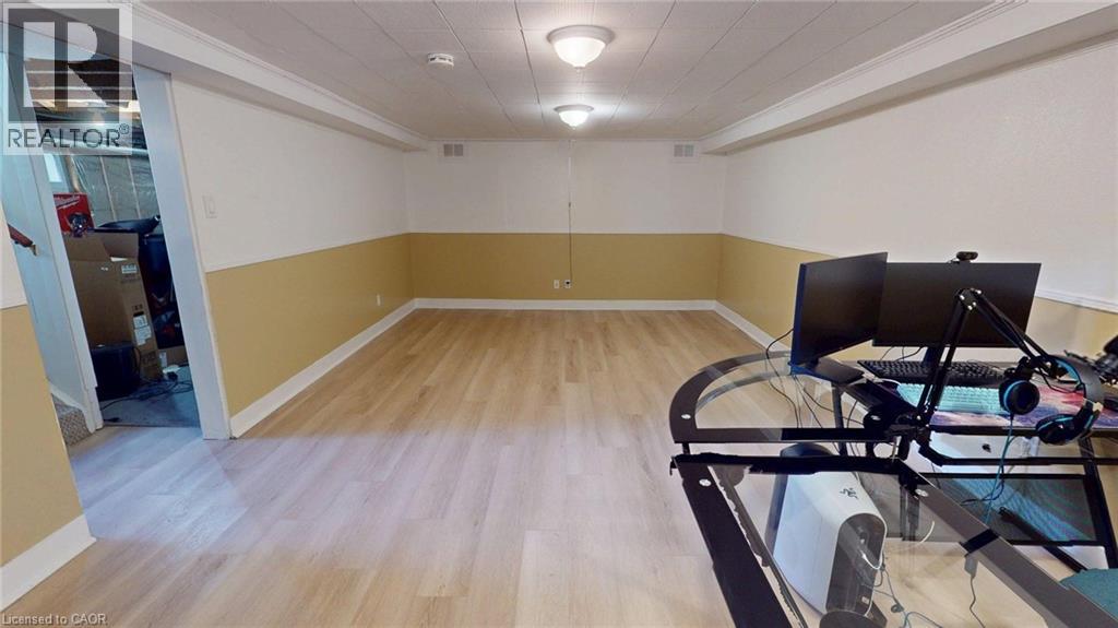 Photo 18 of 134 Queensway Drive, Brantford ON
