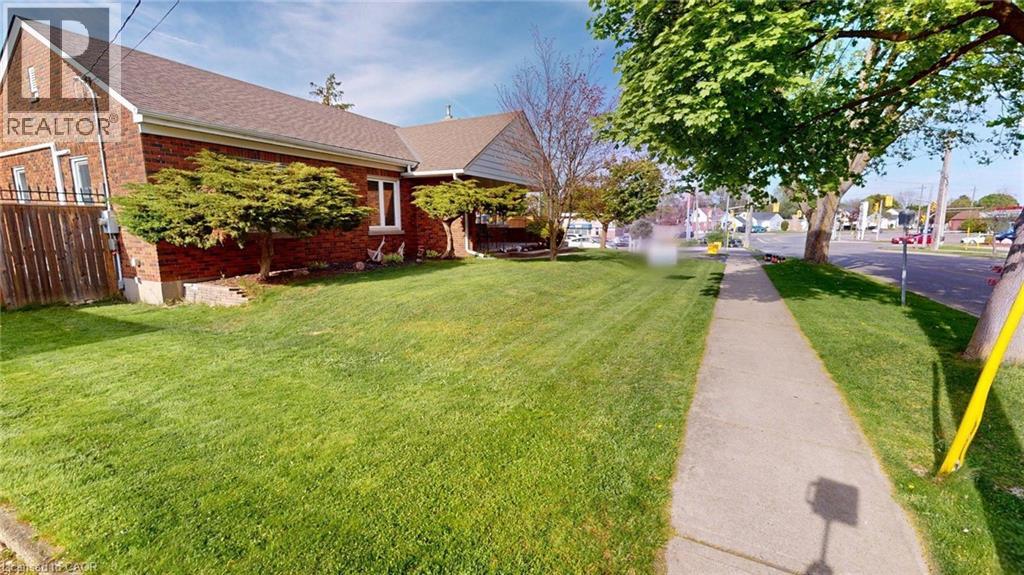 Photo 20 of 134 Queensway Drive, Brantford ON