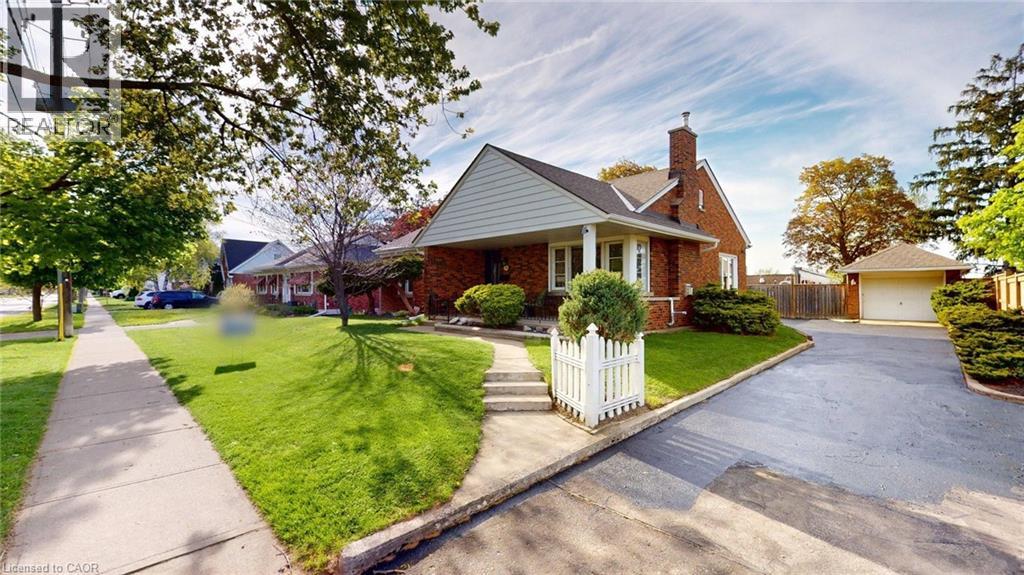 Photo 21 of 134 Queensway Drive, Brantford ON