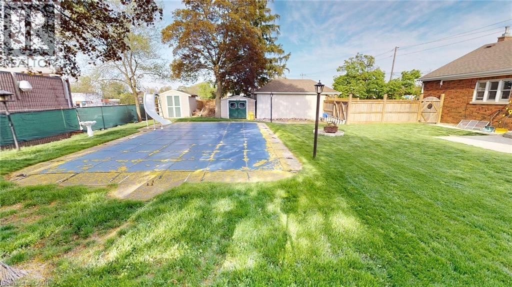 Photo 23 of 134 Queensway Drive, Brantford ON