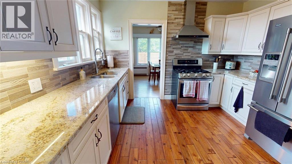 Photo 9 of 134 Queensway Drive, Brantford ON