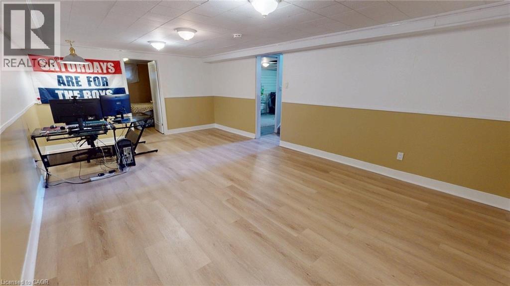 Photo 19 of 134 Queensway Drive, Brantford ON