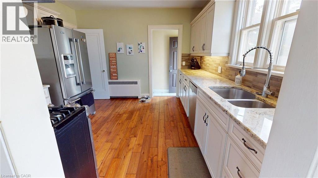 Photo 7 of 134 Queensway Drive, Brantford ON