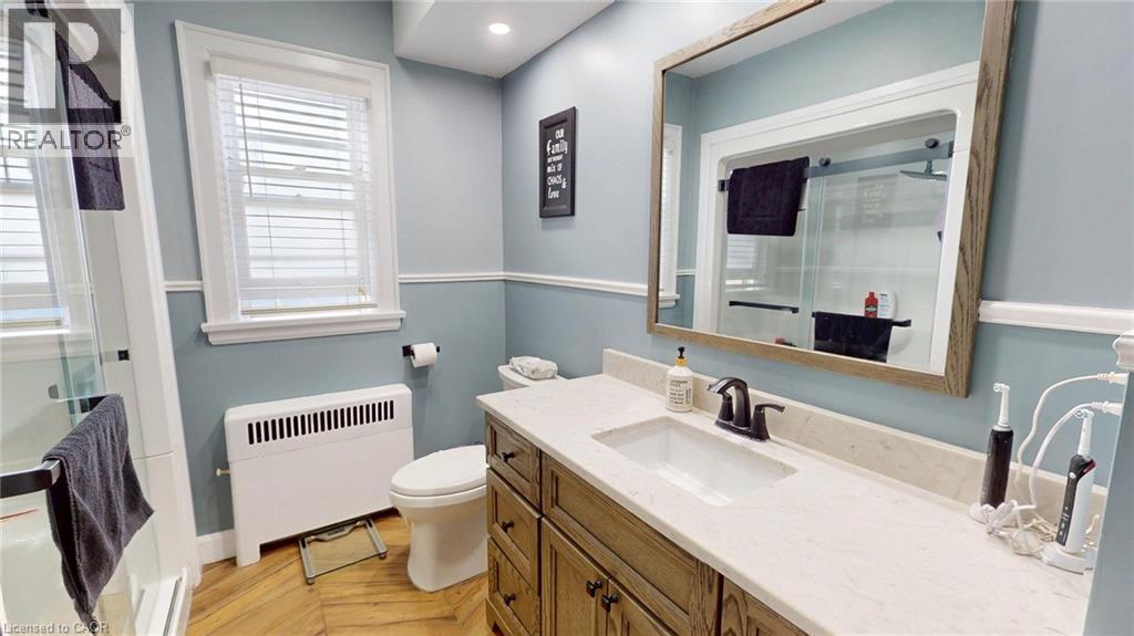 Photo 12 of 134 Queensway Drive, Brantford ON