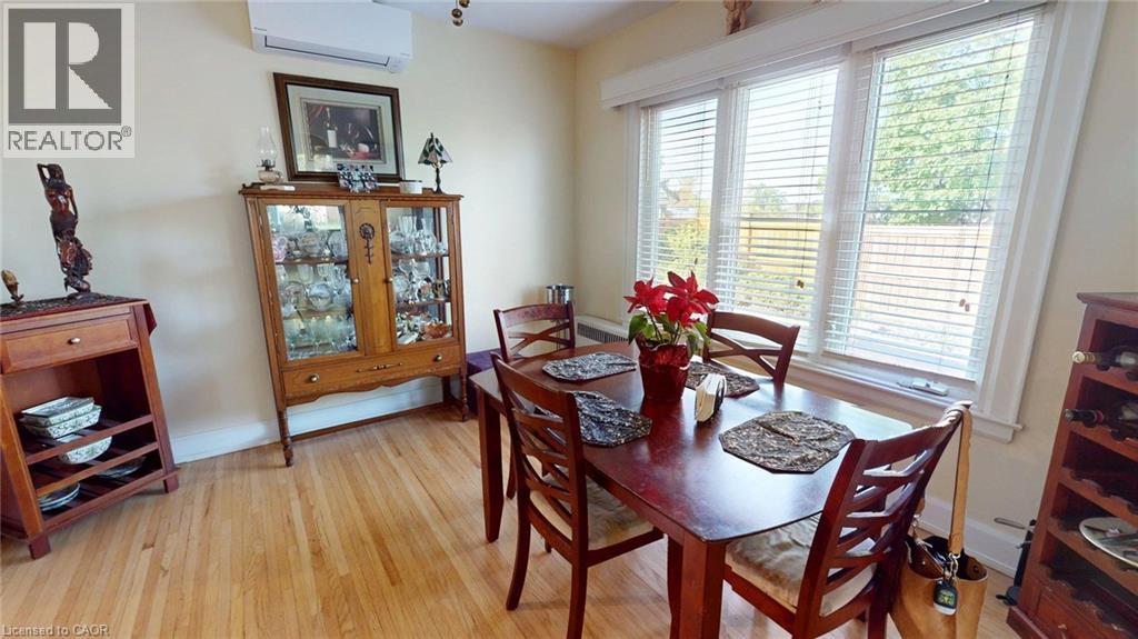 Photo 5 of 134 Queensway Drive, Brantford ON