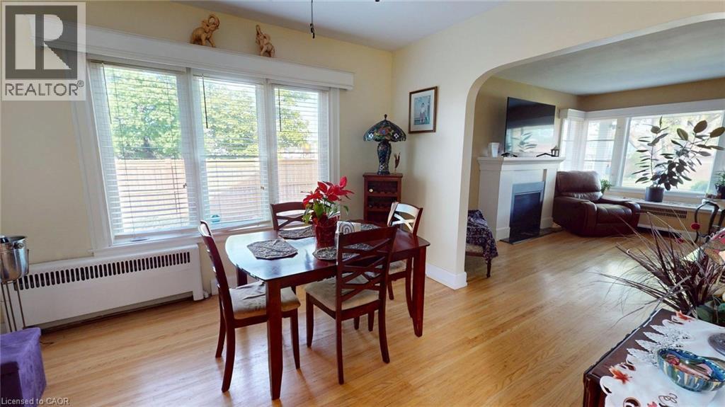 Photo 6 of 134 Queensway Drive, Brantford ON