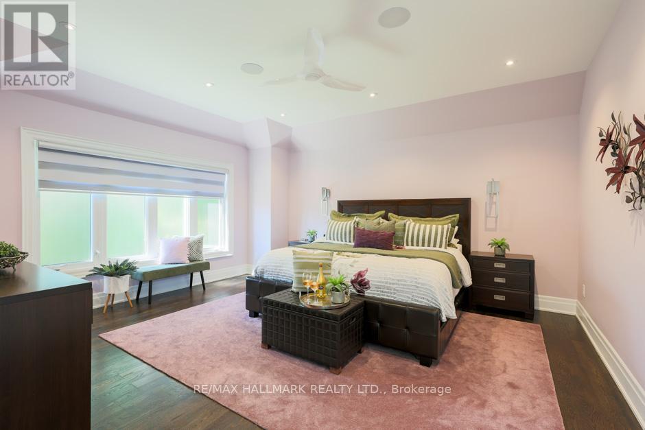 Photo 18 of 44 Scarboro Crescent, Toronto ON