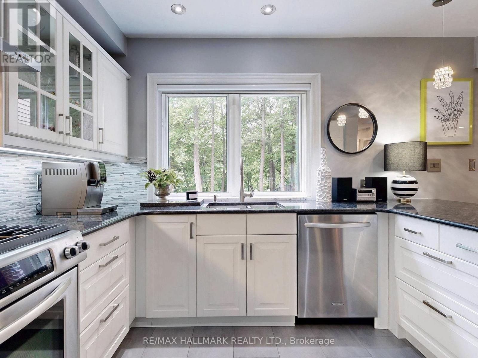 Photo 24 of 30 Larwood Boulevard, Toronto ON