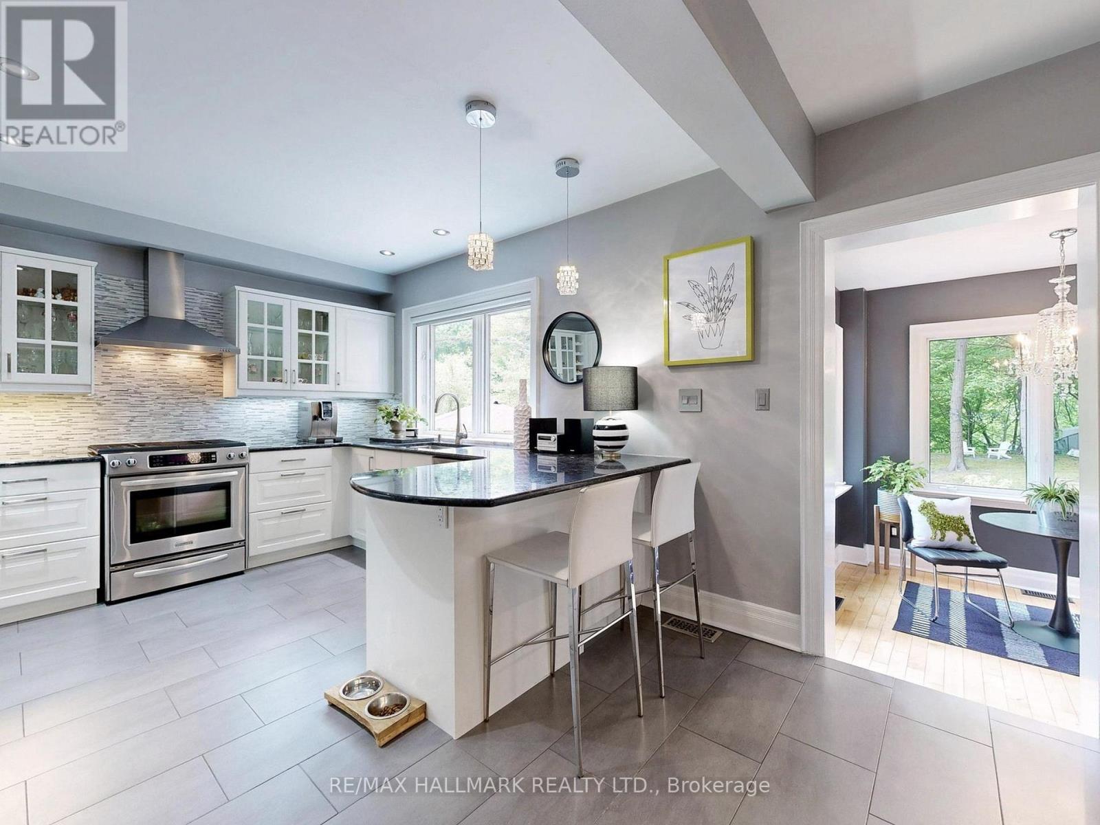 Photo 11 of 30 Larwood Boulevard, Toronto ON