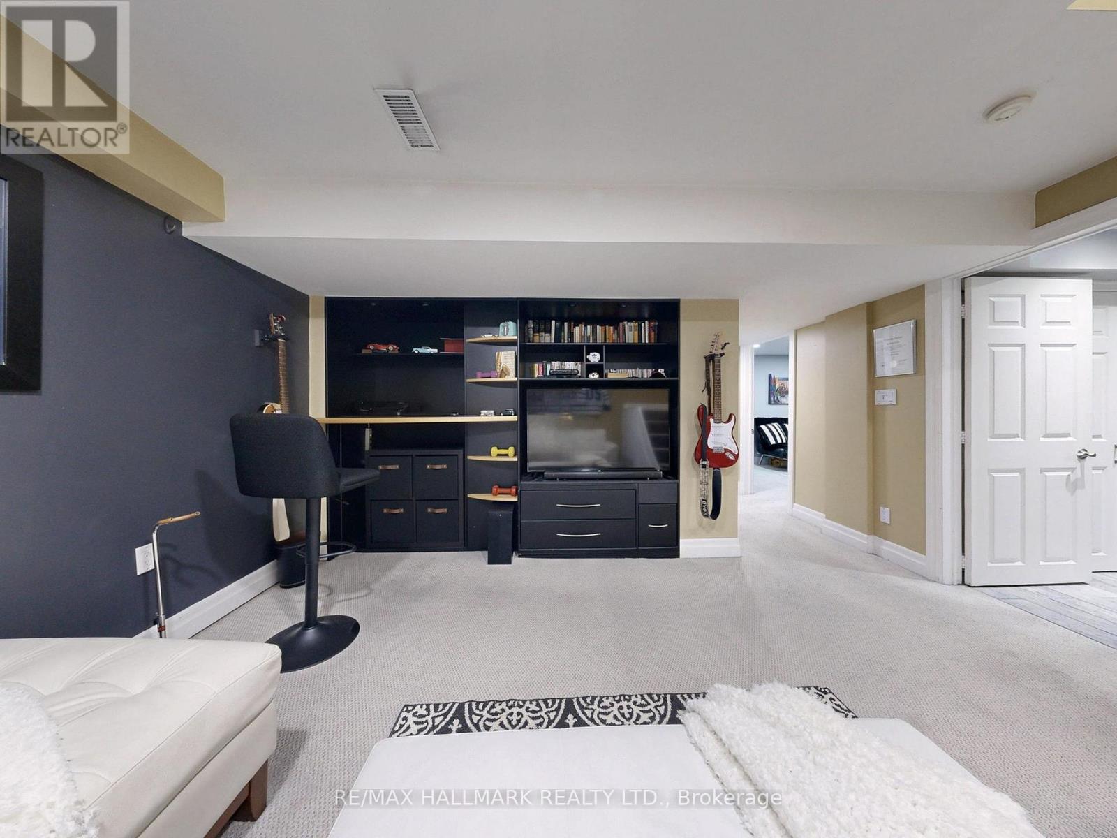 Photo 10 of 30 Larwood Boulevard, Toronto ON