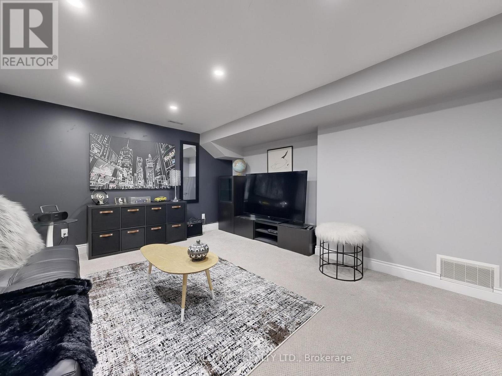 Photo 16 of 30 Larwood Boulevard, Toronto ON