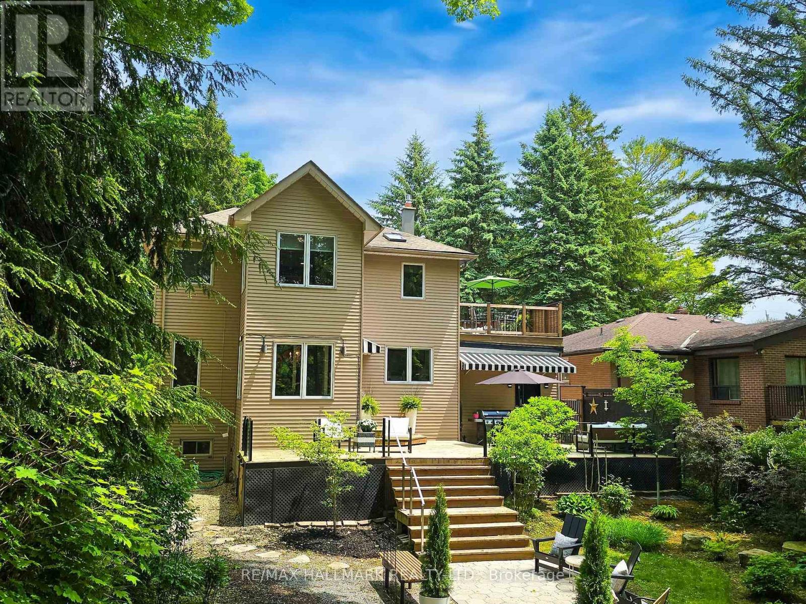 Photo 4 of 30 Larwood Boulevard, Toronto ON