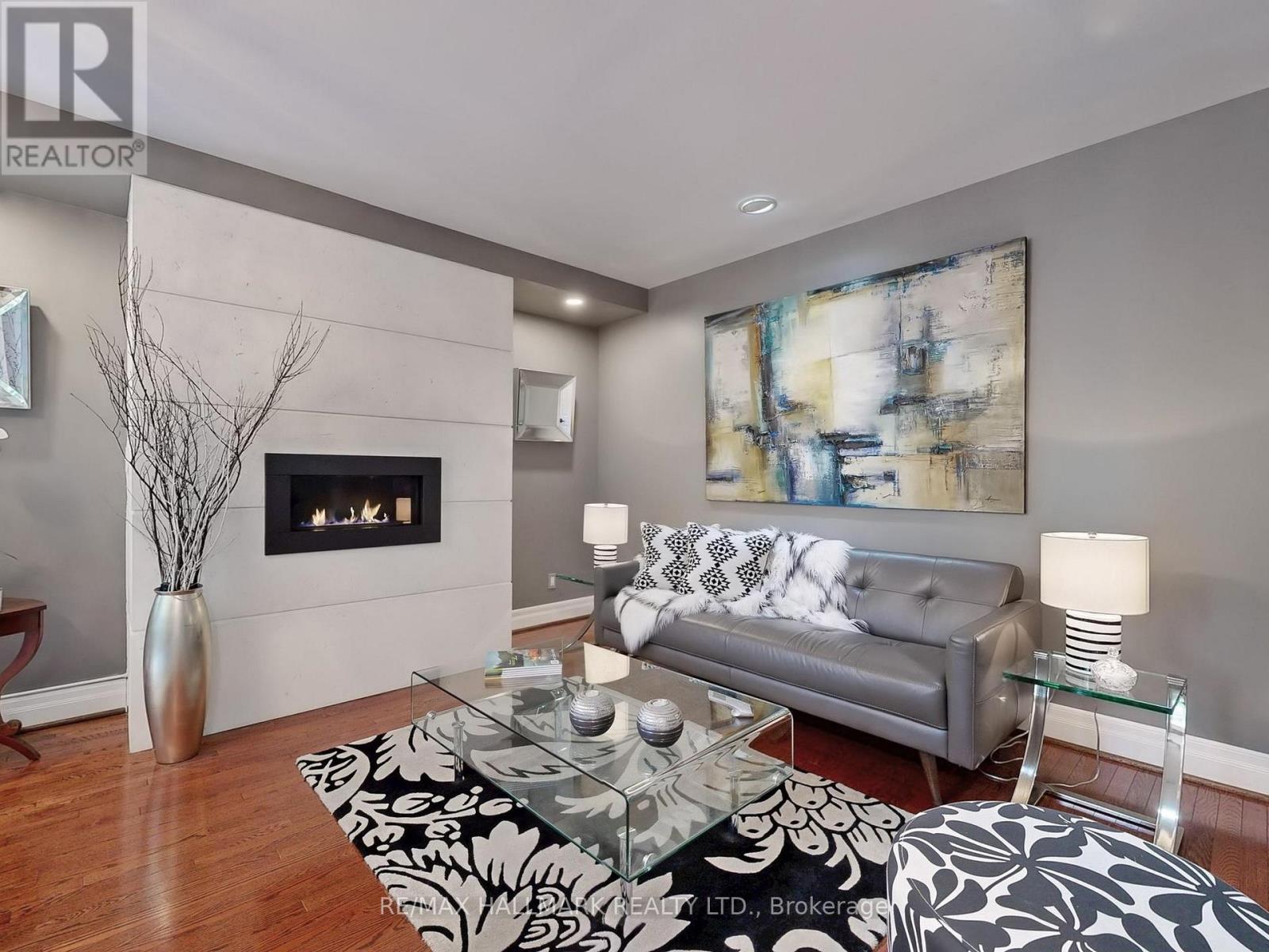 Photo 5 of 30 Larwood Boulevard, Toronto ON