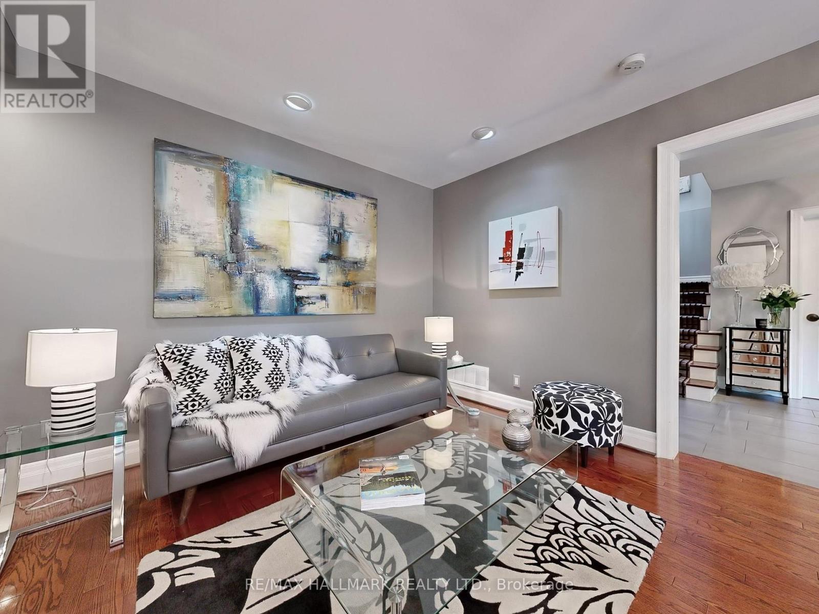 Photo 23 of 30 Larwood Boulevard, Toronto ON