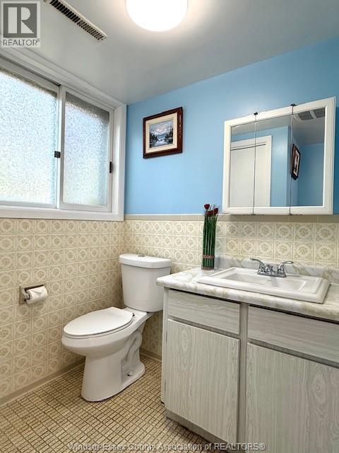 Photo 32 of 2951 St Clair Avenue, Windsor ON