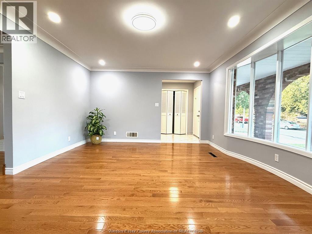 Photo 9 of 2951 St Clair Avenue, Windsor ON
