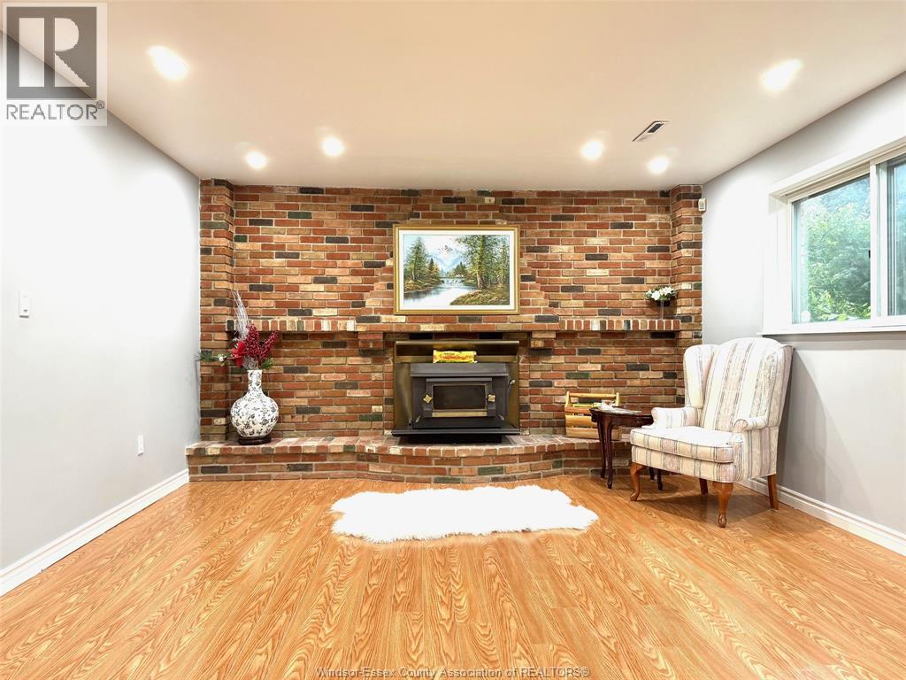 Photo 28 of 2951 St Clair Avenue, Windsor ON