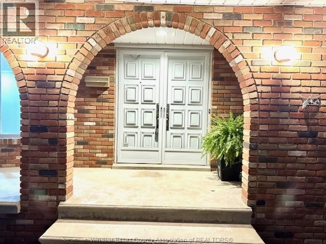 Photo 4 of 2951 St Clair Avenue, Windsor ON